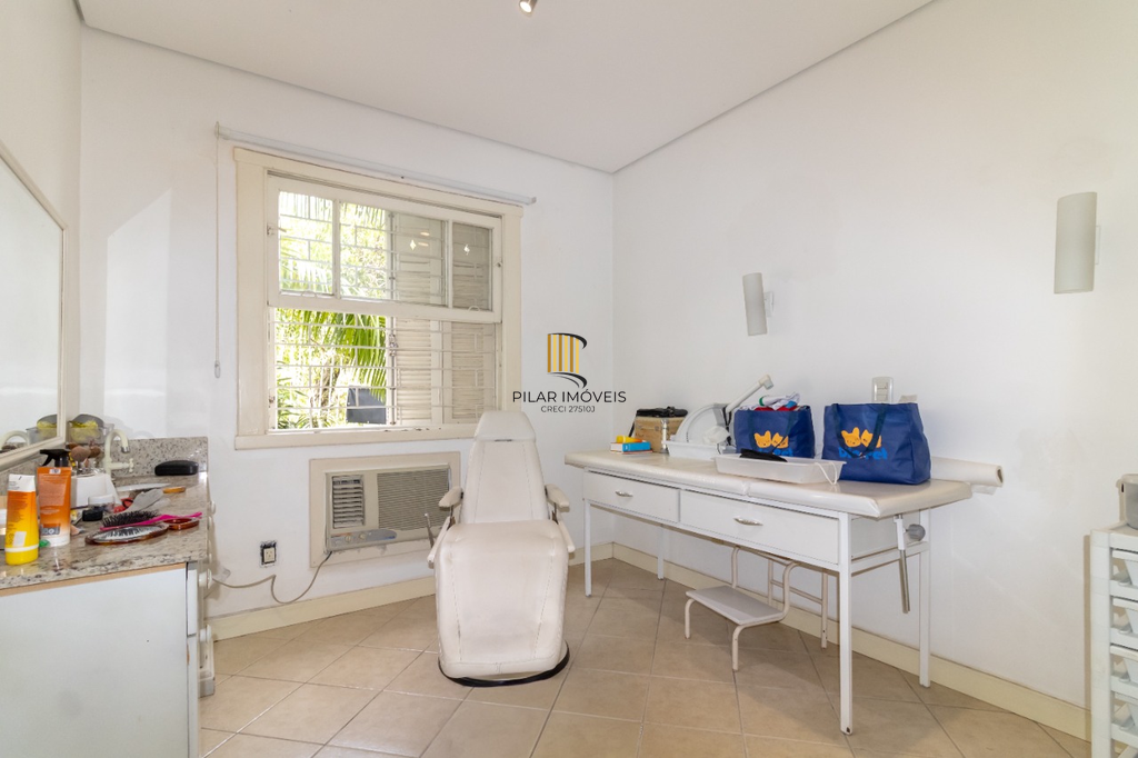 Casa 5 dormitórios no bairro Petrópolis