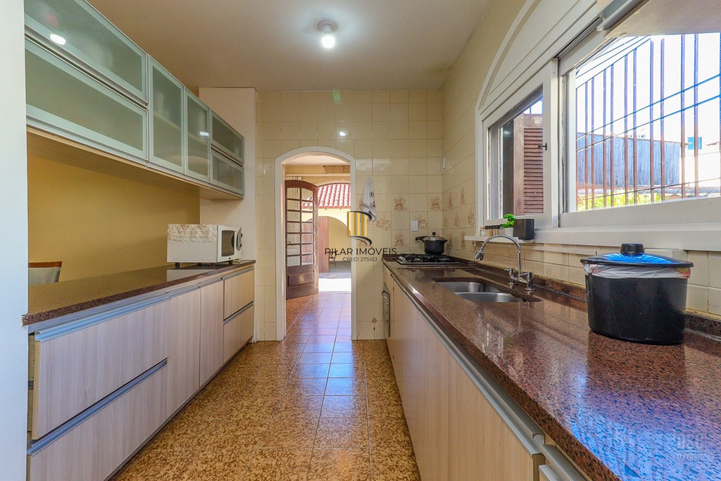 Casa 6 dormitórios no bairro Jardim Planalto