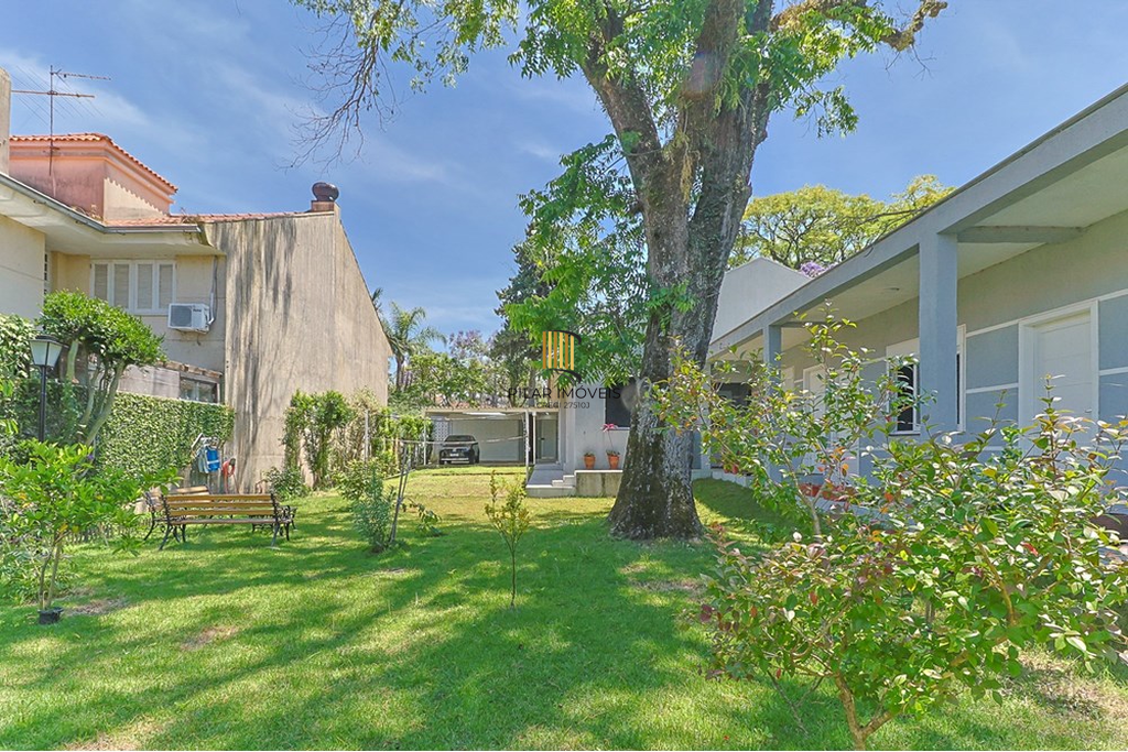 Casa 5 dormitórios no bairro Ipanema