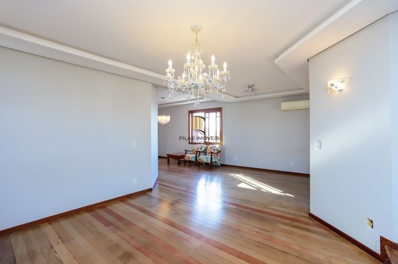 Apartamento 4 dormitórios no bairro Centro