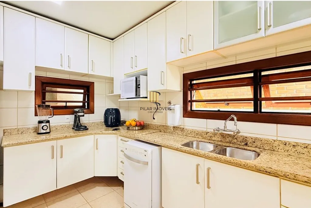 Casa 4 dormitórios no bairro Teresópolis