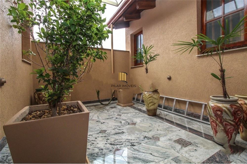 Casa 3 dormitórios no bairro Medianeira