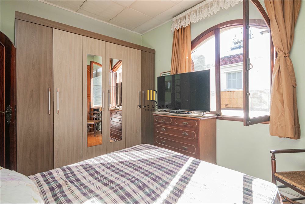 Casa 5 dormitórios no bairro Petrópolis