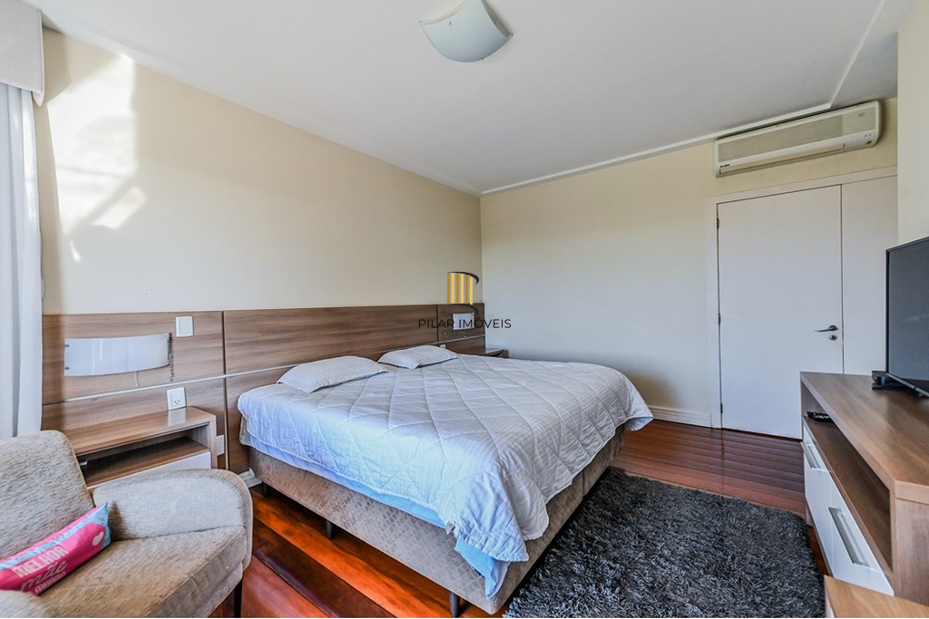 Casa 4 dormitórios no bairro Morro Santana