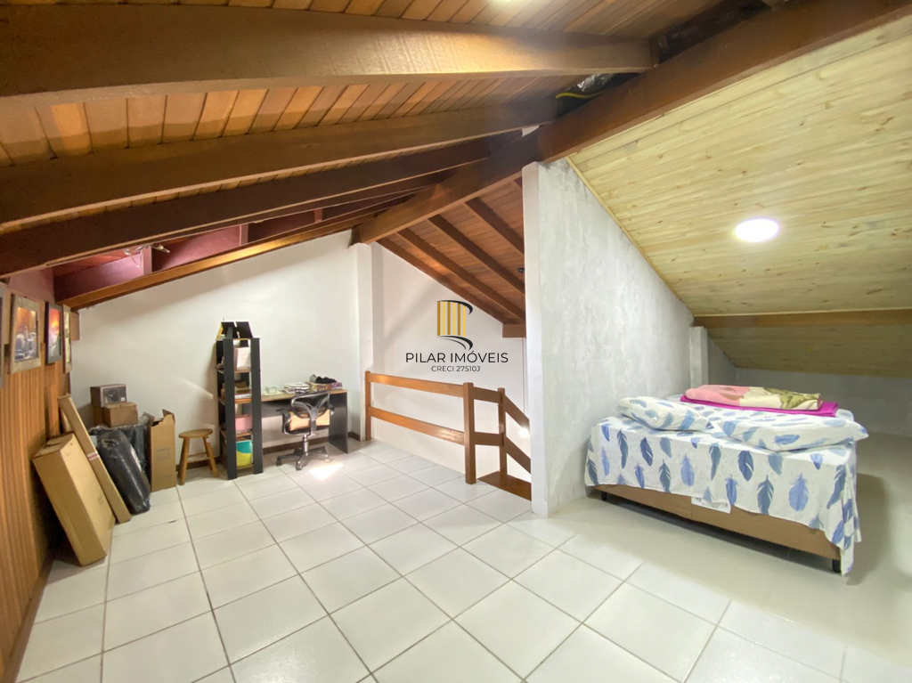 Casa 3 dormitórios no bairro Hípica