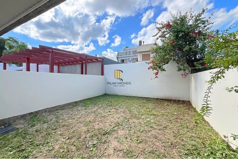 Casa 3 dormitórios no bairro Hípica
