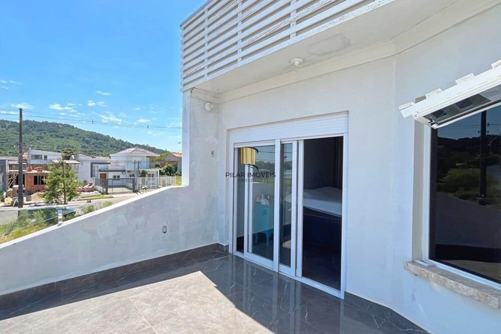 Casa 2 dormitórios no bairro Hípica