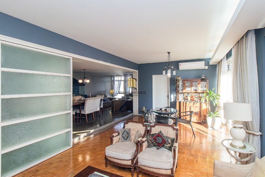 Apartamento 4 dormitórios no bairro Moinhos de Vento