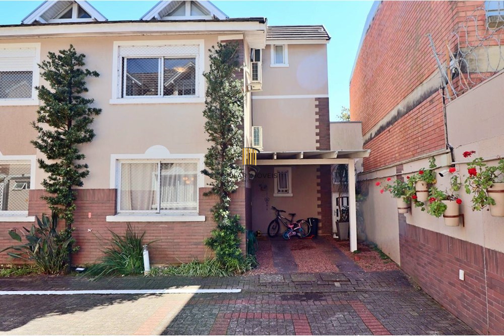 Casa de Condomínio 3 dormitórios no bairro São Sebastião