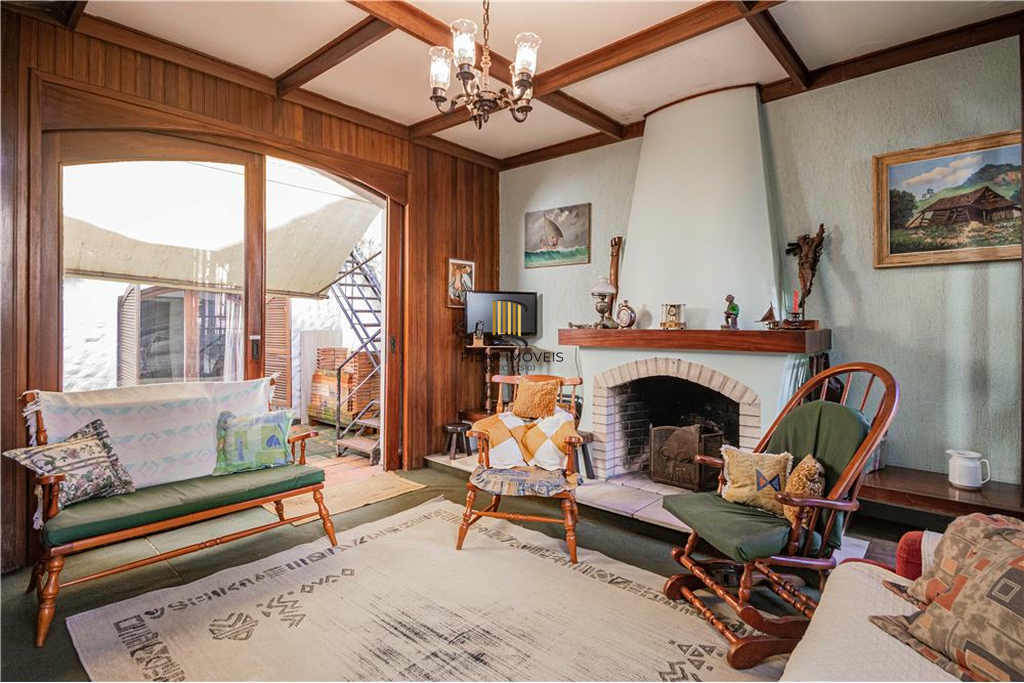 Casa 5 dormitórios no bairro Petrópolis