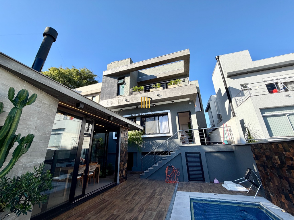 Casa 3 dormitórios no bairro Hípica