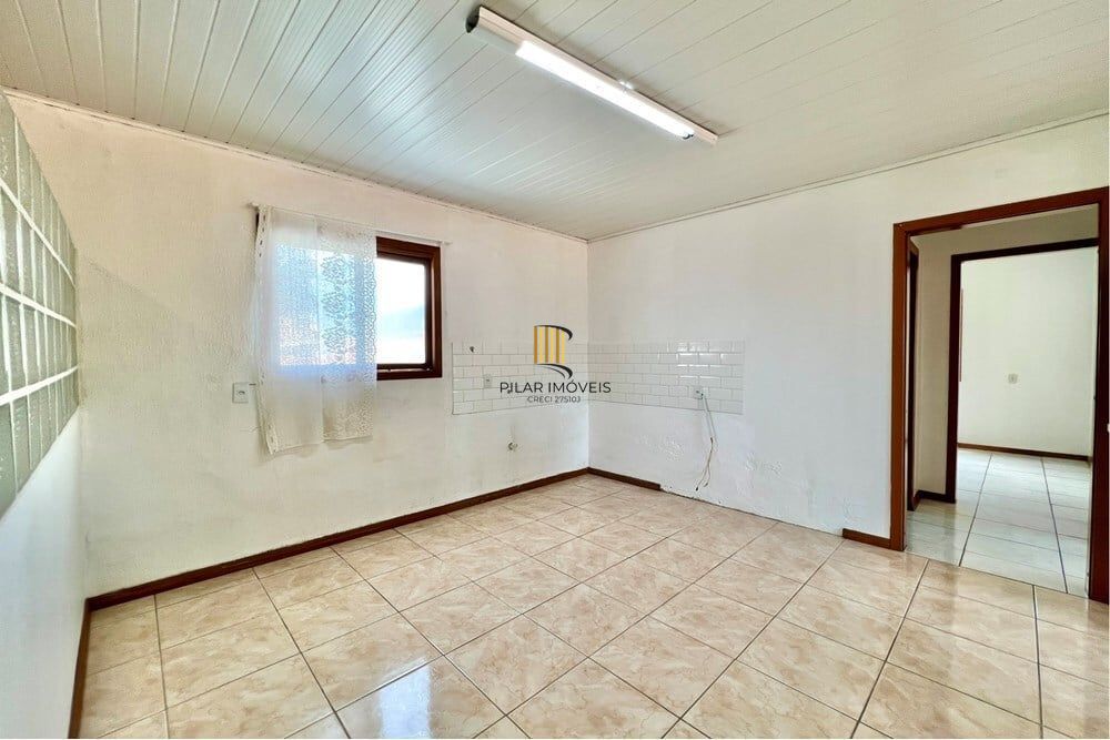 Casa 5 dormitórios no bairro Igara