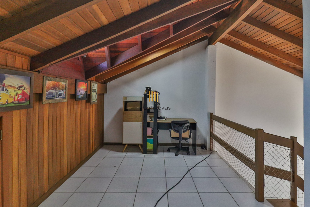 Casa 3 dormitórios no bairro Hípica