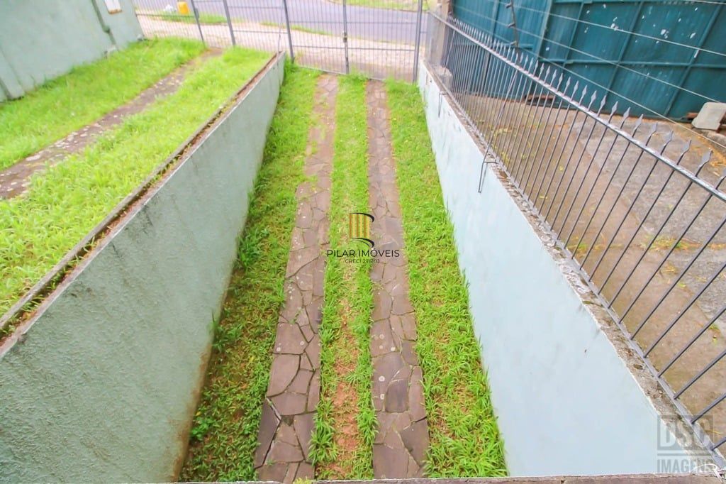 Casa 3 dormitórios no bairro Glória