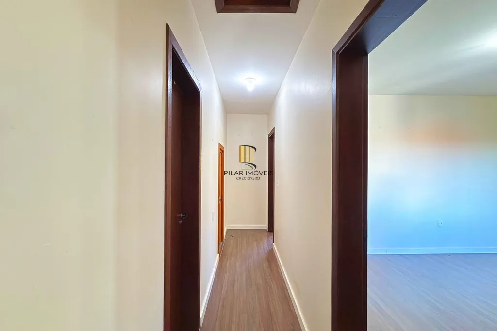 Casa 4 dormitórios no bairro Guarujá