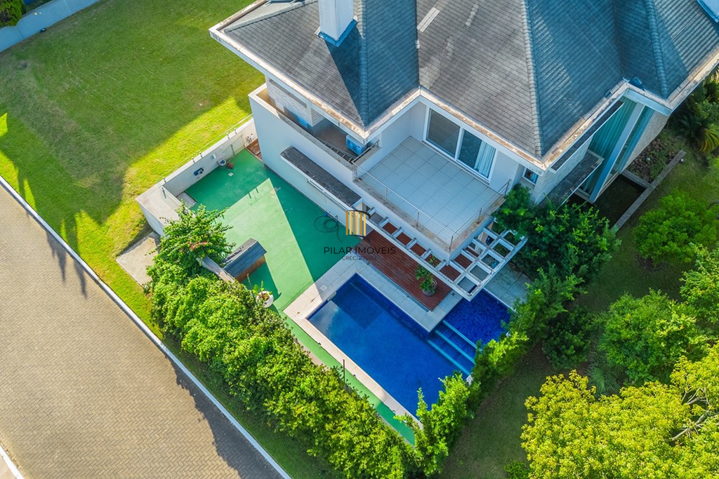 Casa 4 dormitórios no bairro Igara