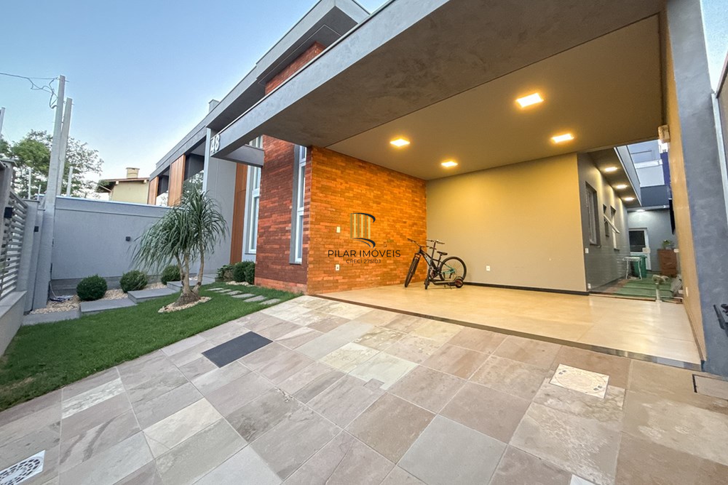 Casa 3 dormitórios no bairro Igara