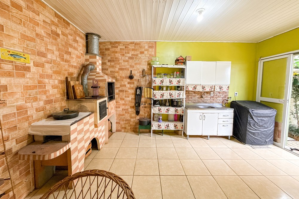 Casa 3 dormitórios no bairro Igara