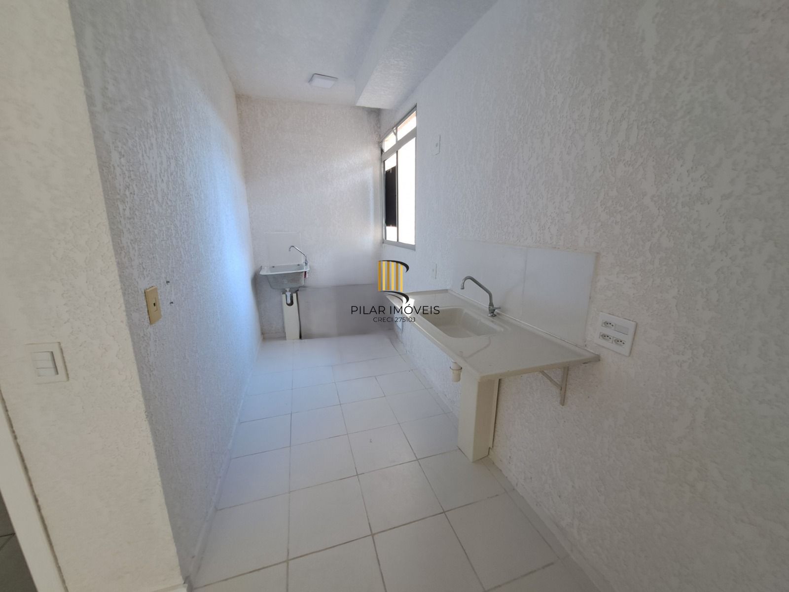 Apto 1 Dormitórios, Térreo, Sala, Cozinha, Banheiro, reformado e 01 vaga garagem