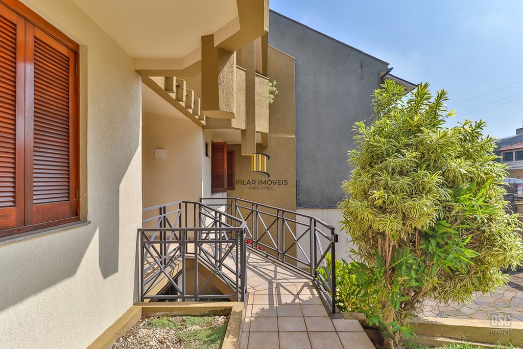 Casa 4 dormitórios no bairro Ipanema