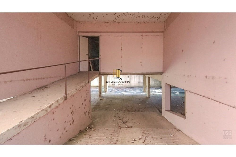 Casa 8 dormitórios no bairro Glória