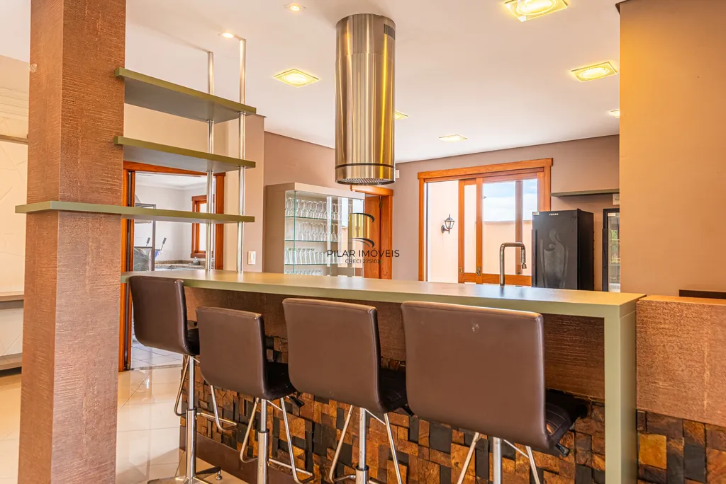 Casa de Condomínio 4 dormitórios no bairro Três Figueiras