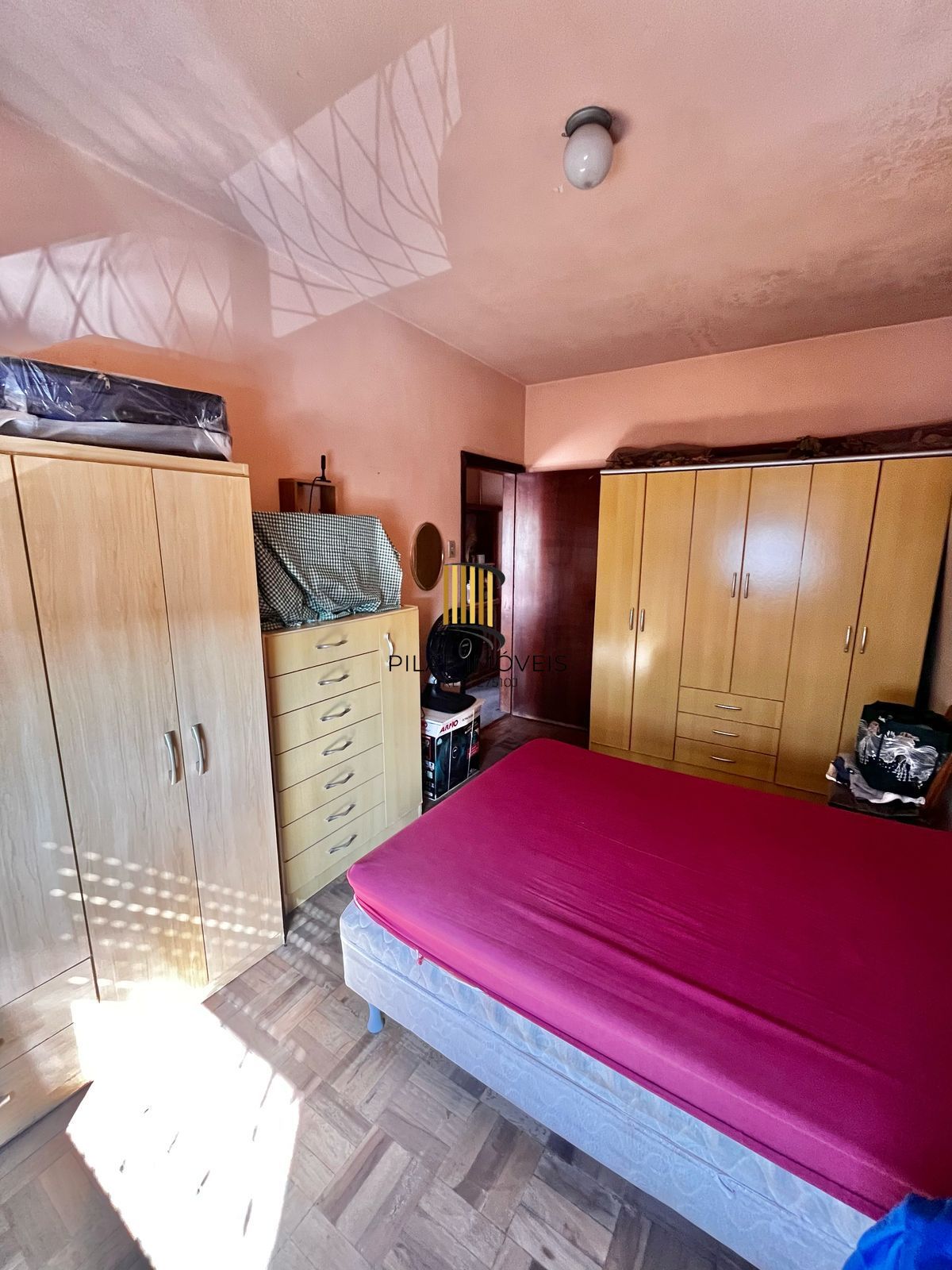 02 dormitórios, bairro Santa Maria Gorethi, sala enorme, cozinha e banheiro, aceita financiamento