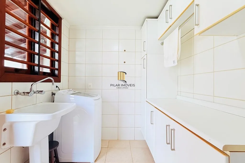 Casa 4 dormitórios no bairro Teresópolis