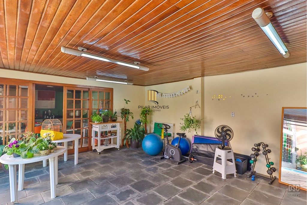 Casa 6 dormitórios no bairro Rubem Berta