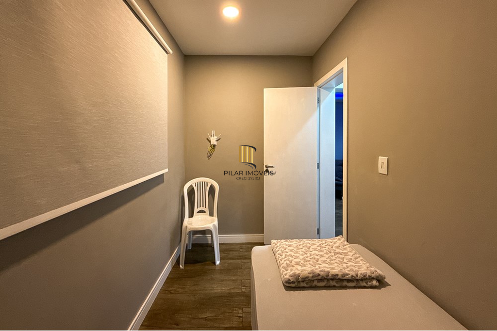 Casa 5 dormitórios no bairro Igara