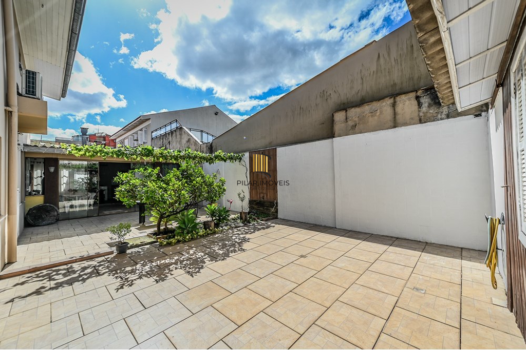 Casa 4 dormitórios no bairro Vila Ipiranga