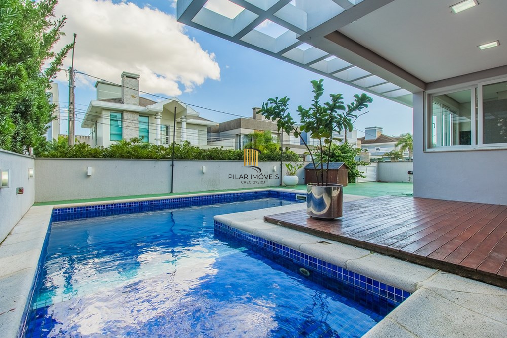 Casa 4 dormitórios no bairro Igara