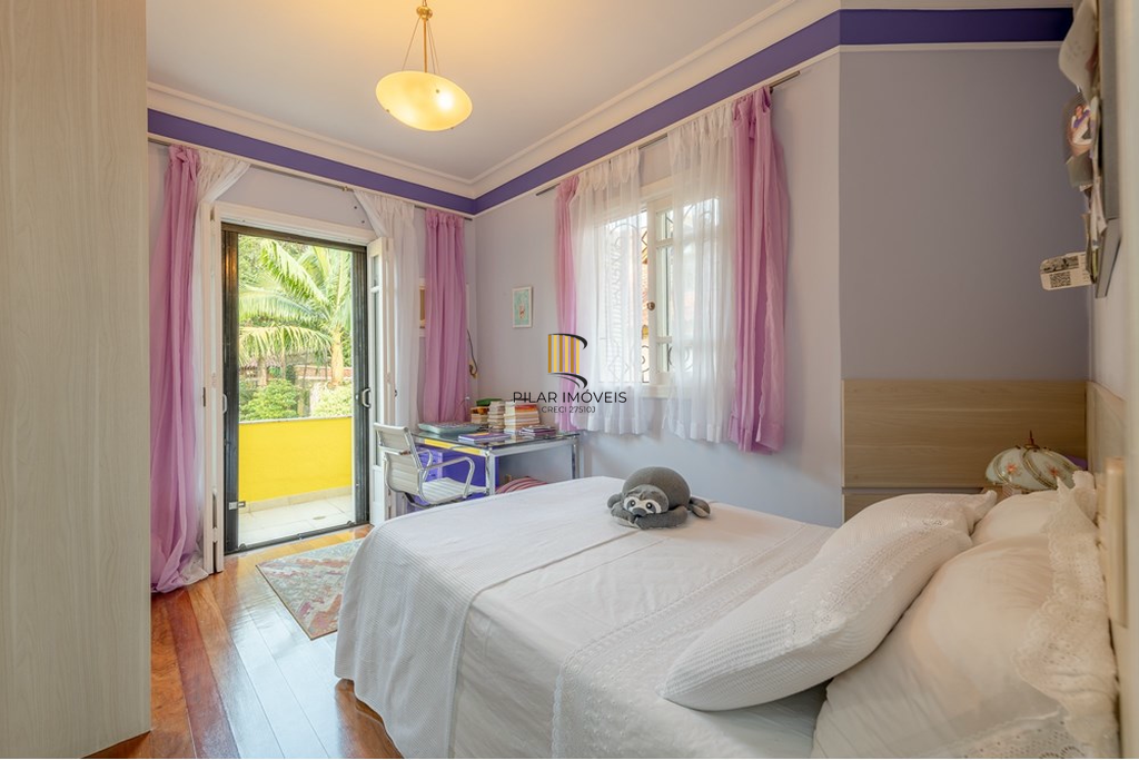 Casa 4 dormitórios no bairro Ipanema