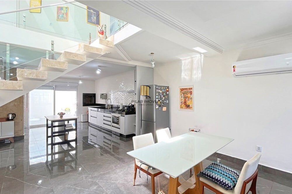Casa 2 dormitórios no bairro Hípica