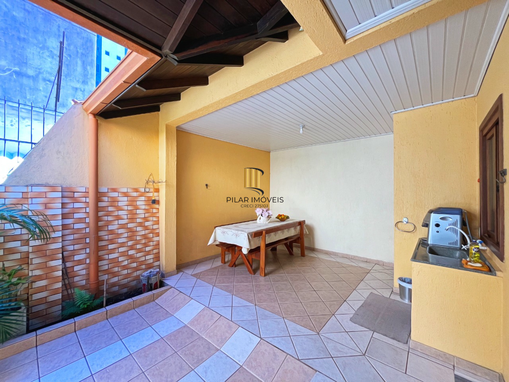 Casa 3 dormitórios no bairro Santana