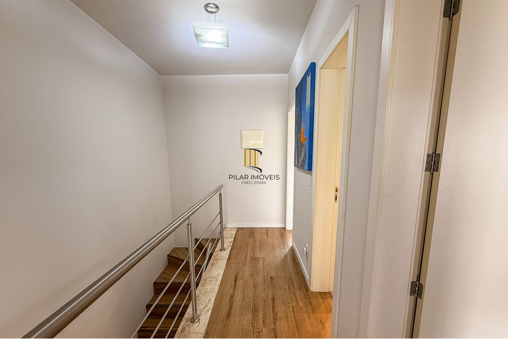 Casa 3 dormitórios no bairro Igara