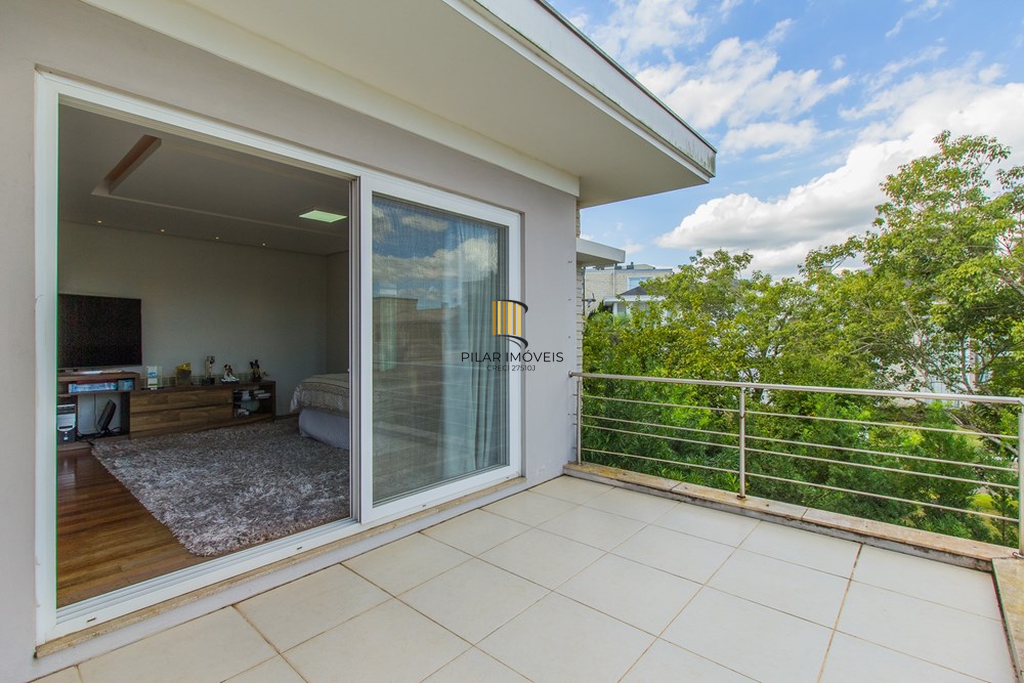 Casa 4 dormitórios no bairro Igara