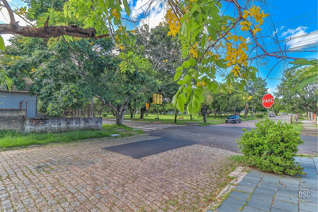 Casa 6 dormitórios no bairro Rubem Berta