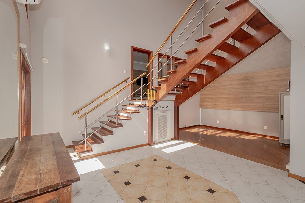 Casa 6 dormitórios no bairro Vila Jardim