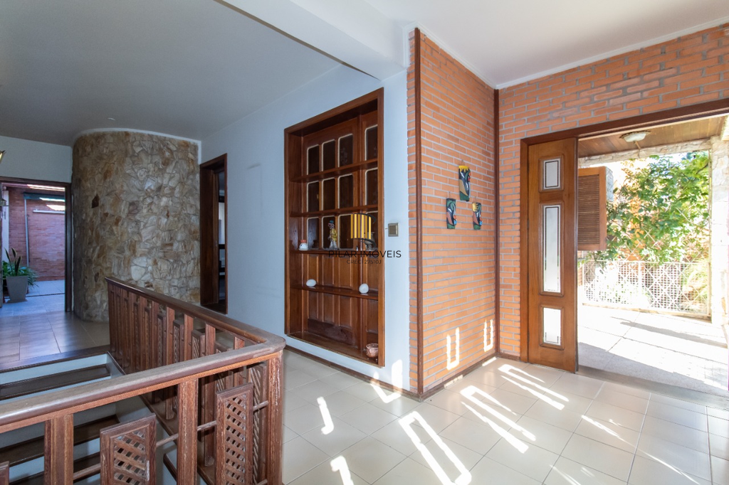Casa 5 dormitórios no bairro Partenon