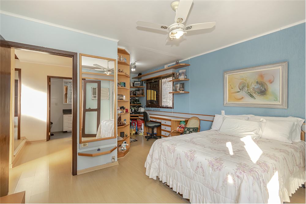 Casa 4 dormitórios no bairro Moinhos de Vento