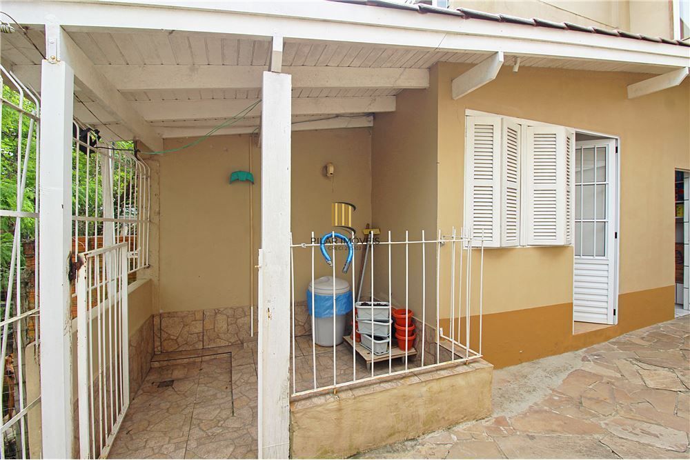 Casa 3 dormitórios no bairro Medianeira