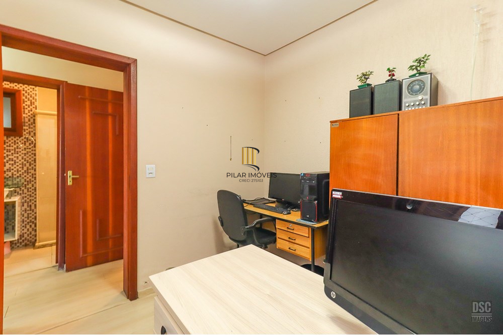 Casa 5 dormitórios no bairro Ipanema