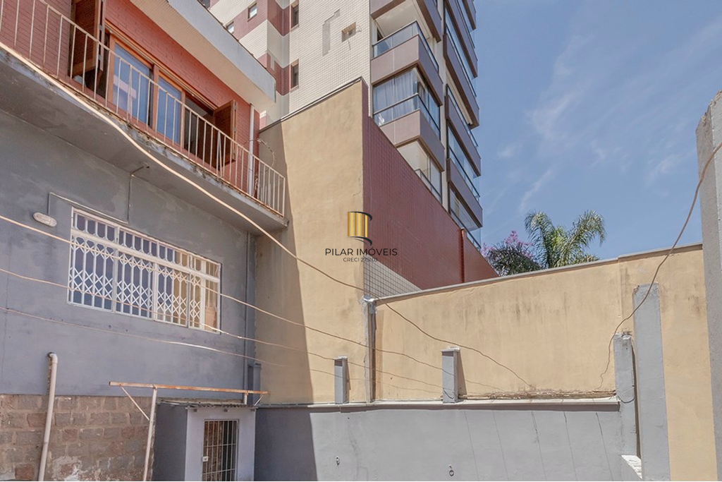 Casa 3 dormitórios no bairro Menino Deus