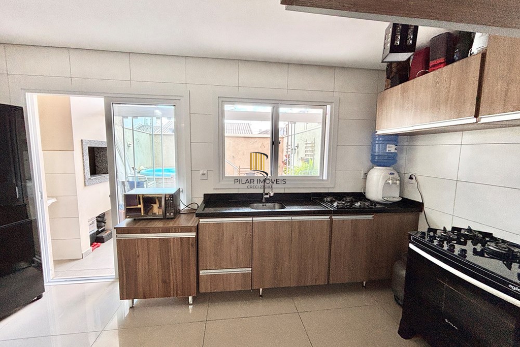 Casa 3 dormitórios no bairro Igara