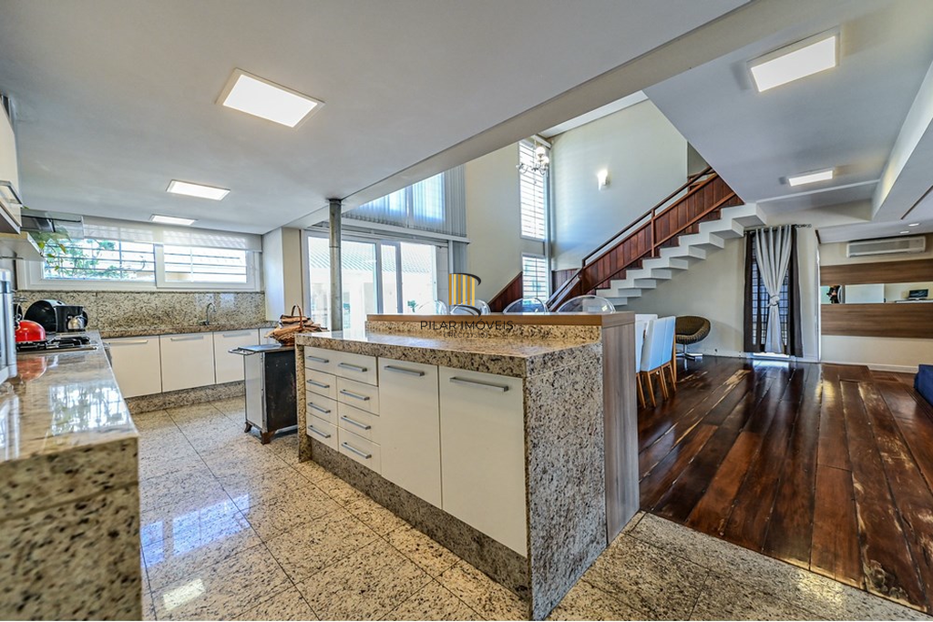 Casa 4 dormitórios no bairro Morro Santana