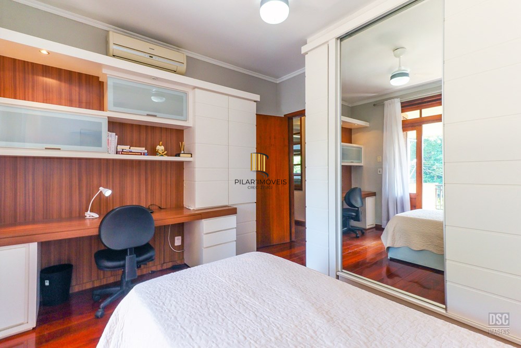 Casa 4 dormitórios no bairro Ipanema