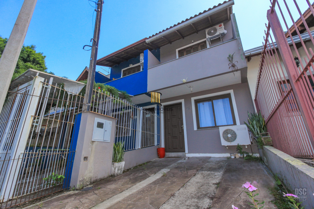 Casa 2 dormitórios no bairro Hípica