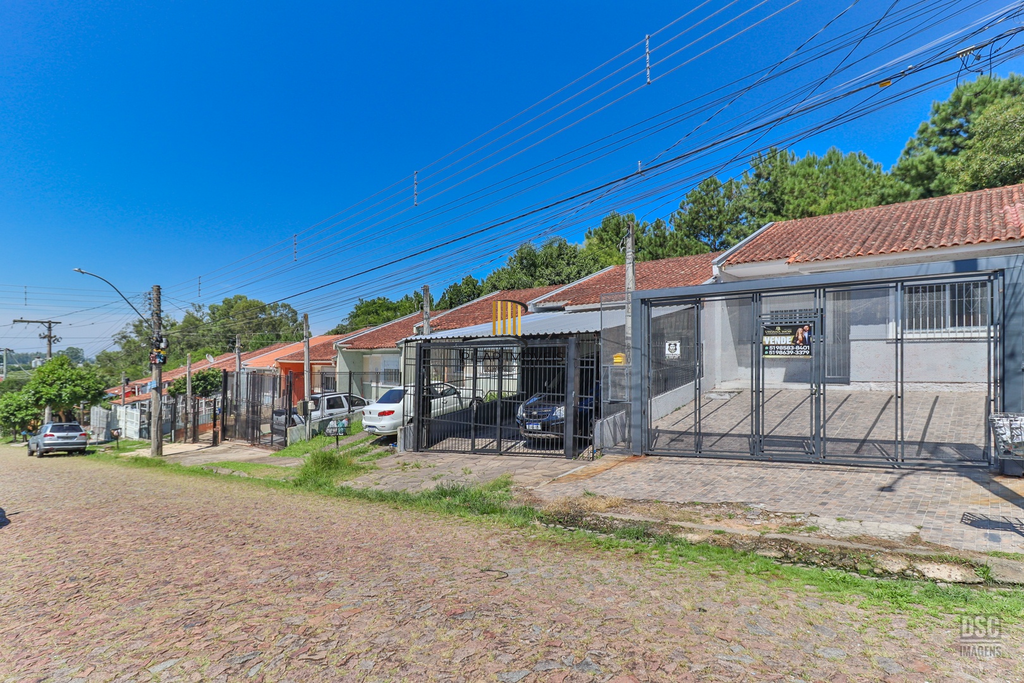 Casa 2 dormitórios no bairro Hípica