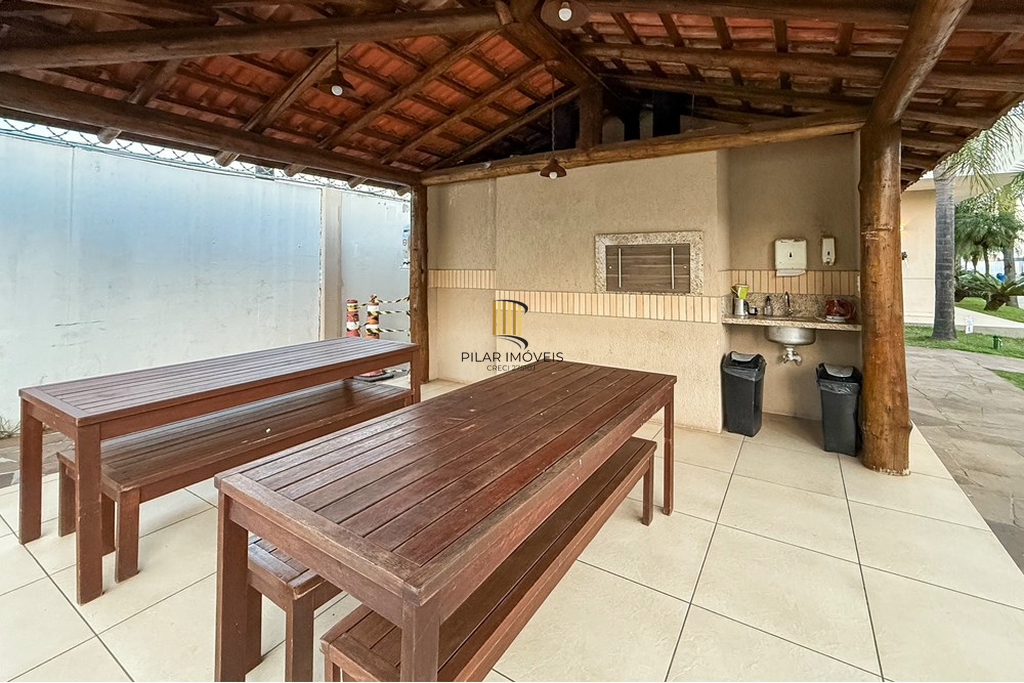 Casa 3 dormitórios no bairro Igara